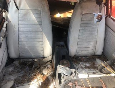 1-butacas-dentro-vehiculo-en-total-abandono